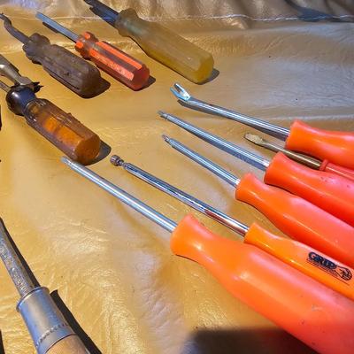 Assortment of Screwdrivers Inc. NIB (WS2-JS)