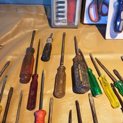 Assortment of Screwdrivers Inc. NIB (WS2-JS)