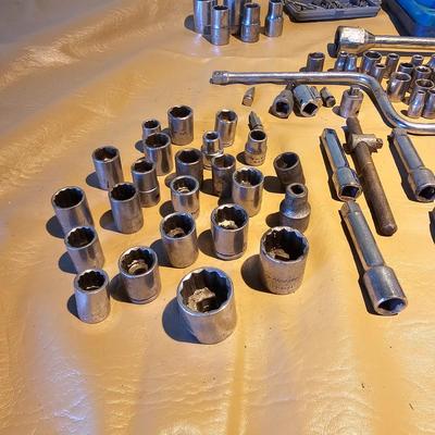 Assorted  Sockets & Ratchets  (WS2-JS)