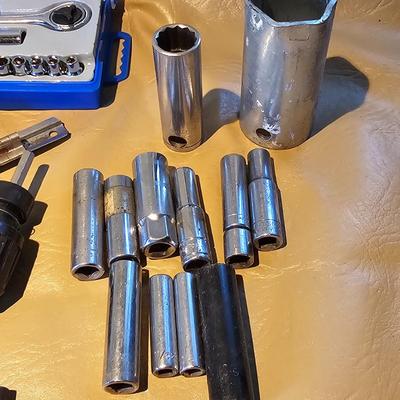 Assorted  Sockets & Ratchets  (WS2-JS)