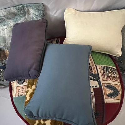 Ottoman, Decorative Pillows & Blanket (UBA-RG)