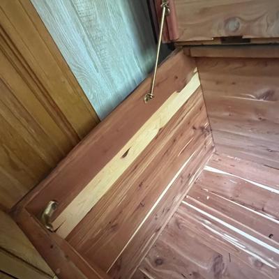 Cavalier Cedar Lined Chest (UB-RG)