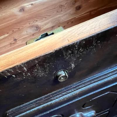 Cavalier Cedar Lined Chest (UB-RG)