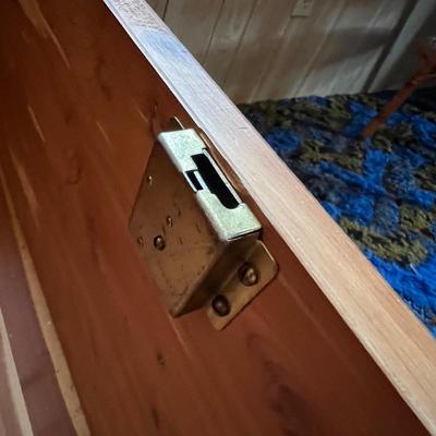 Cavalier Cedar Lined Chest (UB-RG)
