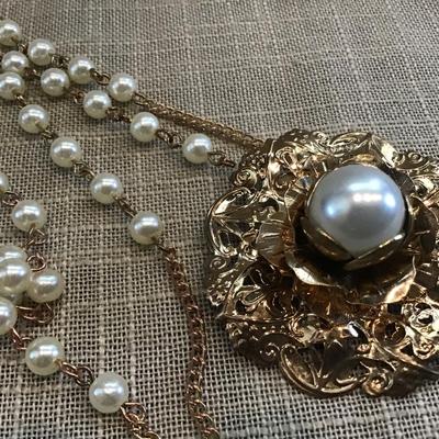 Vintage Necklace With Faux Pearl chain