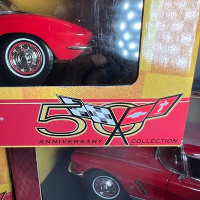 ERTL American Muscle 1962/1953 Chevy Corvette 1/18 Diecast Collectible Cars (UB-RG)