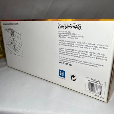 ERTL American Muscle 1962/1953 Chevy Corvette 1/18 Diecast Collectible Cars (UB-RG)