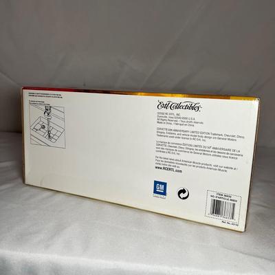 ERTL American Muscle 1962/1953 Chevy Corvette 1/18 Diecast Collectible Cars (UB-RG)