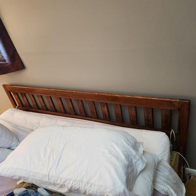 King Size Sleep number 3000 Bed Platform Bed w Wood  Headboard Mattress included