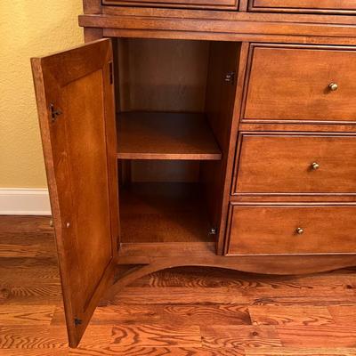 American Signature China Cabinet (DR-MK)