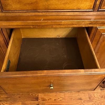 American Signature China Cabinet (DR-MK)