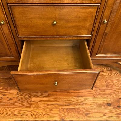 American Signature China Cabinet (DR-MK)