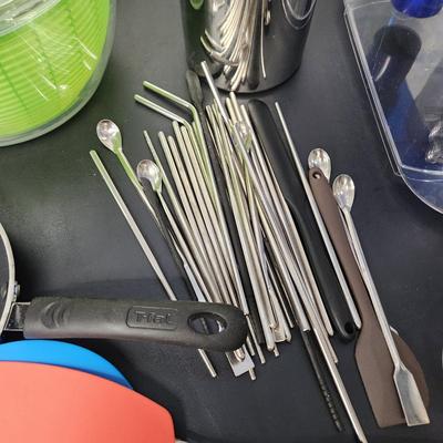 Mix Lot of Kitchen Items , Salad Spinner, Glass fermentation weights, T-fal Pans