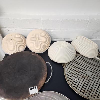 Lot Kitchen Items Hoffritz 15â€œ Pizza Baking Stone ,4 Bread Rolls baskets and More See Pics