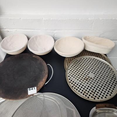 Lot Kitchen Items Hoffritz 15â€œ Pizza Baking Stone ,4 Bread Rolls baskets and More See Pics