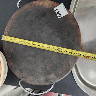 Lot Kitchen Items Hoffritz 15â€œ Pizza Baking Stone ,4 Bread Rolls baskets and More See Pics