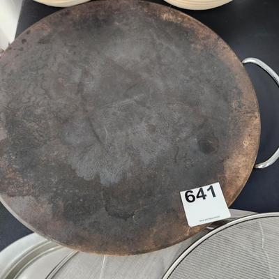 Lot Kitchen Items Hoffritz 15â€œ Pizza Baking Stone ,4 Bread Rolls baskets and More See Pics
