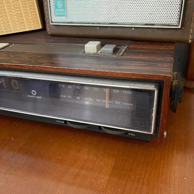 Lot of 4 Vintage Radios