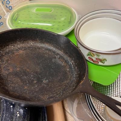 Miscellaneous Kitchen Lot Incl. Cast Iron Pan