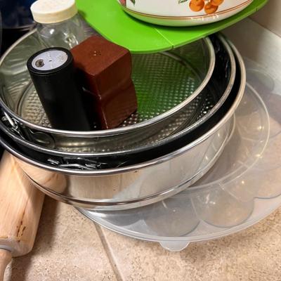 Miscellaneous Kitchen Lot Incl. Cast Iron Pan