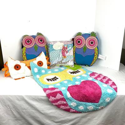 822 Mackenzie Childs "What a Hoot" sham set w/ Pier 1 Owl Pillows , Circa Rug