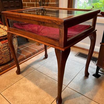 Vintage Queen Anne Style Display Case Table