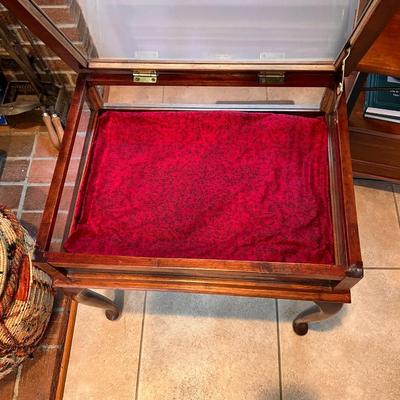 Vintage Queen Anne Style Display Case Table