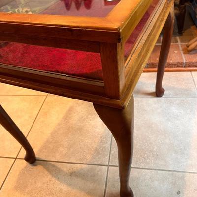 Vintage Queen Anne Style Display Case Table