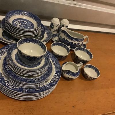 Willow Wood & Sons England Blue Willow with Dinnerware 33 pieces