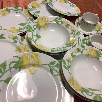 Fitz & Floyd 1975 "Yellow Rose" bright happy colors of yellow, green, white-20 pieces