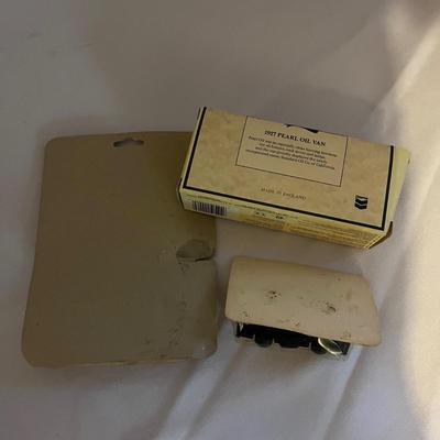 Small Die Cast Car Collection (UO-MG)