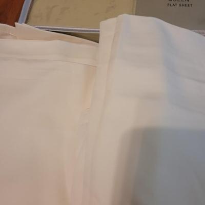 Assortment of Queen Size Flat Sheets (PB-CE)