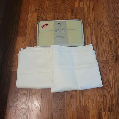 Assortment of Queen Size Flat Sheets (PB-CE)