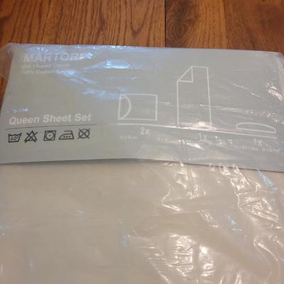 Bellino Queen Duvet Set and Ikea Sheet Set, New in Package (PB-CE)