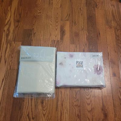 Bellino Queen Duvet Set and Ikea Sheet Set, New in Package (PB-CE)