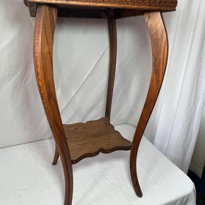 Tall Parlor Table & Lamp (UB-RG)