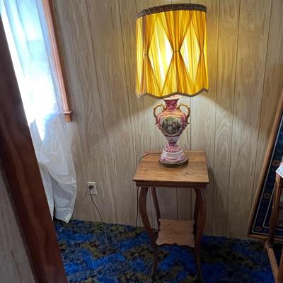Tall Parlor Table & Lamp (UB-RG)