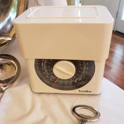 Le Creuset, Oneida, Terrapin & More Kitchen Utensils (K-KD)