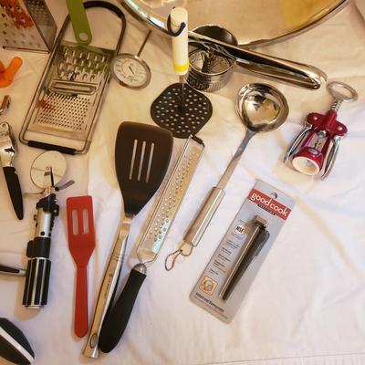 Le Creuset, Oneida, Terrapin & More Kitchen Utensils (K-KD)