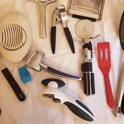 Le Creuset, Oneida, Terrapin & More Kitchen Utensils (K-KD)
