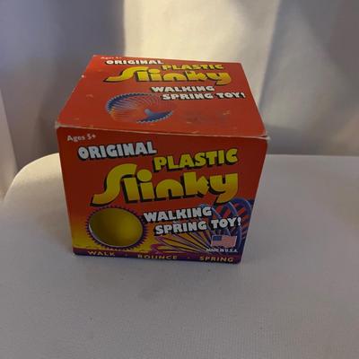 Yo Yoâ€™s, Brain Teasers & More Vintage Games (UO-mG)