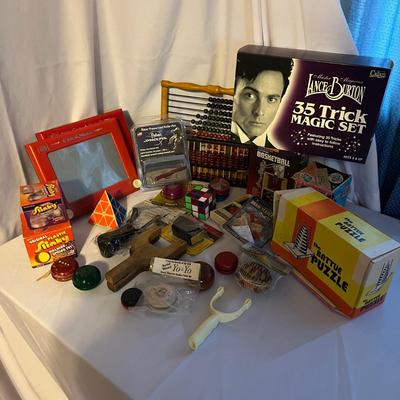 Yo Yoâ€™s, Brain Teasers & More Vintage Games (UO-mG)