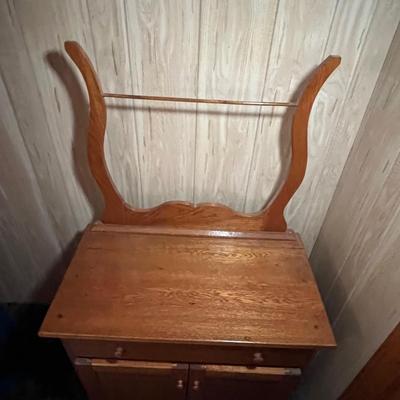Washstand & Oil Painting In Ornate Gilded Frame (UB-RG)