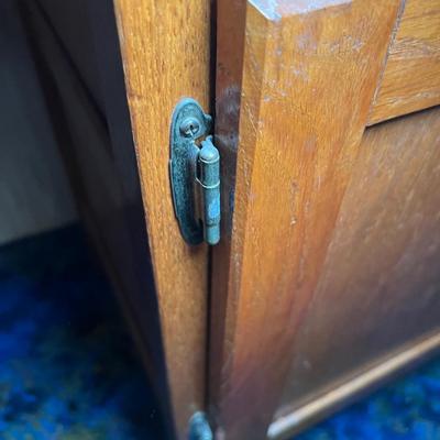 Washstand & Oil Painting In Ornate Gilded Frame (UB-RG)