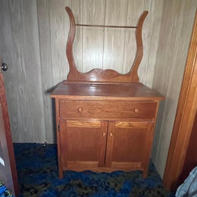 Washstand & Oil Painting In Ornate Gilded Frame (UB-RG)