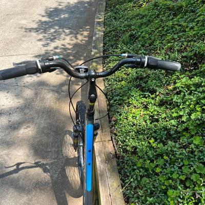 Shift 2 Womenâ€™s Trek 19â€ Bicycle & Helmet (G-MK)