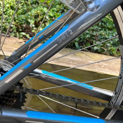 Shift 2 Womenâ€™s Trek 19â€ Bicycle & Helmet (G-MK)