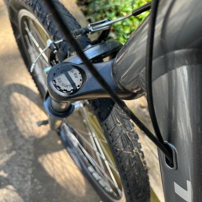 Shift 2 Womenâ€™s Trek 19â€ Bicycle & Helmet (G-MK)