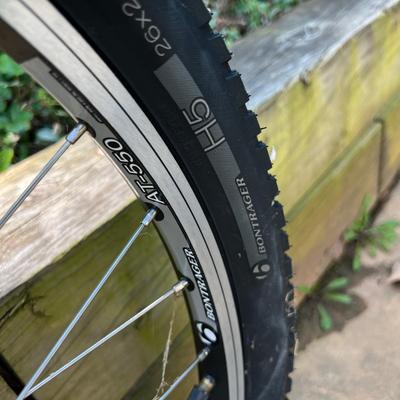 Shift 2 Womenâ€™s Trek 19â€ Bicycle & Helmet (G-MK)