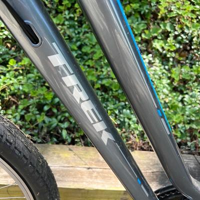 Shift 2 Womenâ€™s Trek 19â€ Bicycle & Helmet (G-MK)